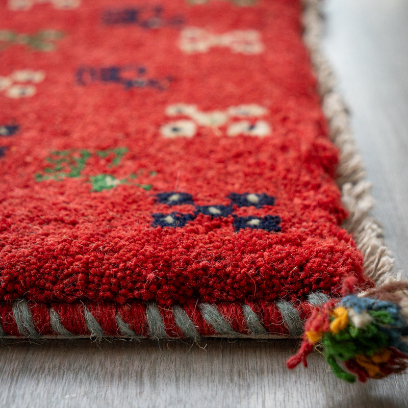 ギャッベ　ペルシャ手織り絨毯　座布団　46×42cm