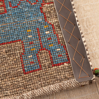 ギャッベ　ペルシャ手織り絨毯　座布団　46×44cm