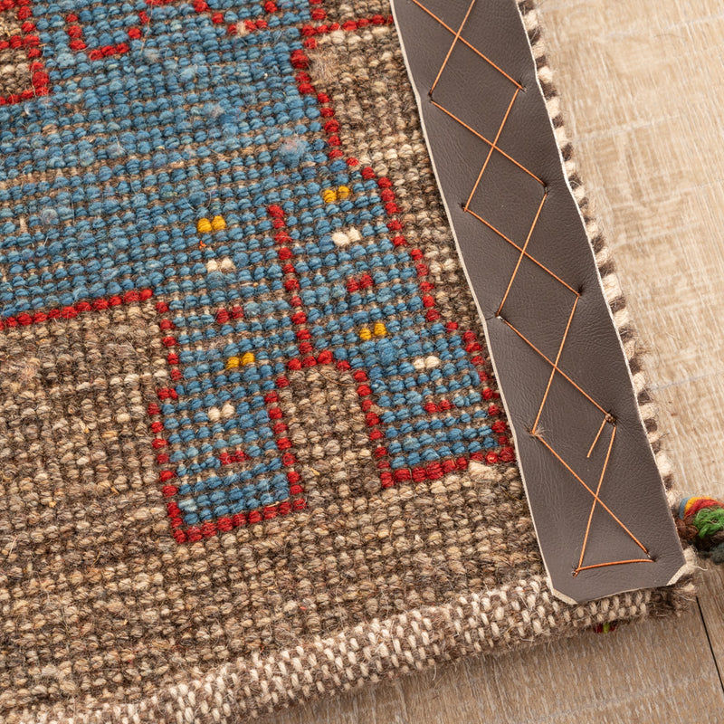 ギャッベ　ペルシャ手織り絨毯　座布団　46×44cm