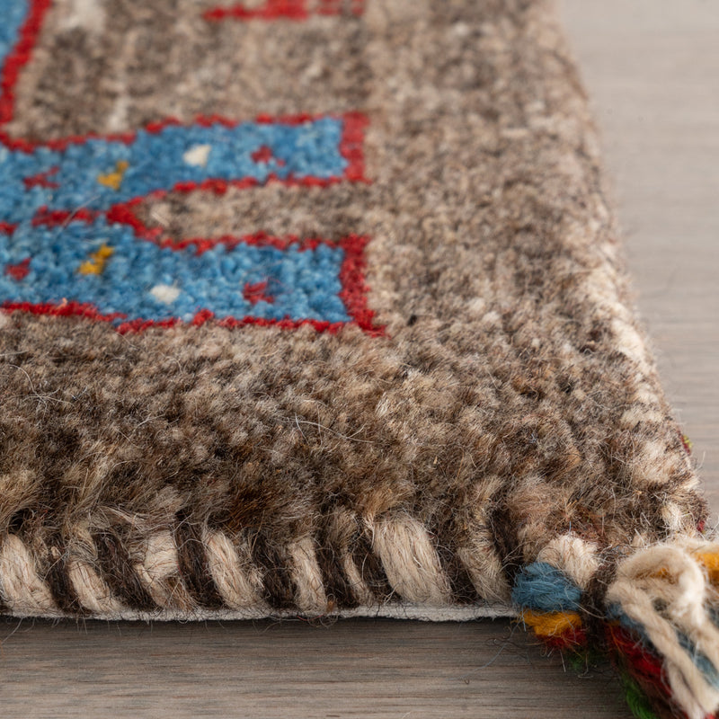 ギャッベ　ペルシャ手織り絨毯　座布団　46×44cm