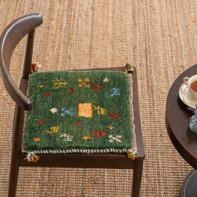 ギャッベ　ペルシャ手織り絨毯　座布団　42×39cm