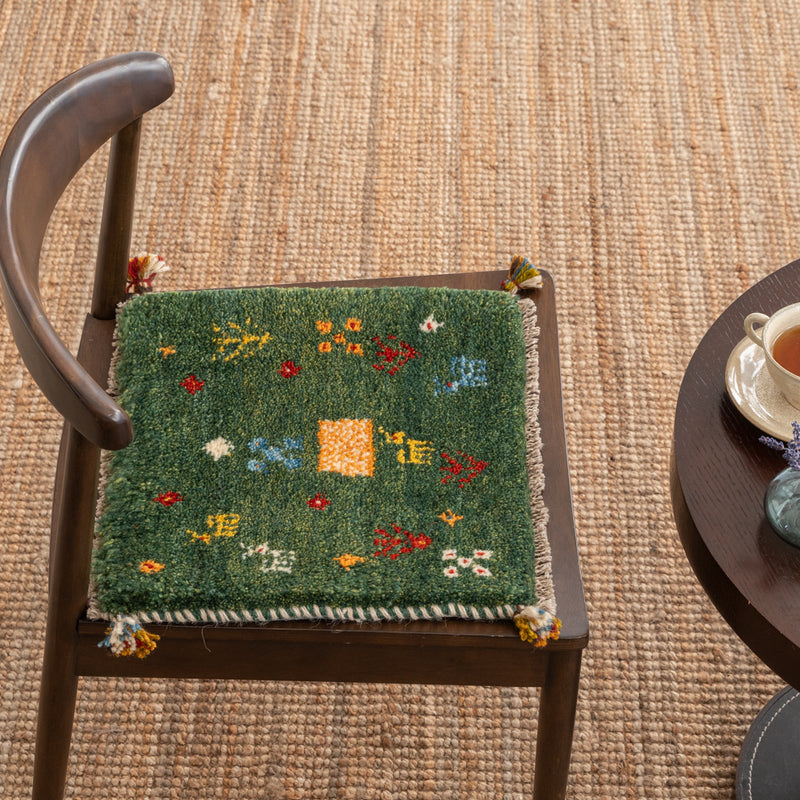 ギャッベ　ペルシャ手織り絨毯　座布団　42×39cm