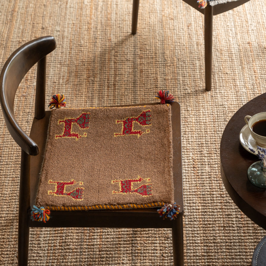 ペルシャ手織りギャッベ絨毯：リラックス空間を彩るオリジナルデザイン