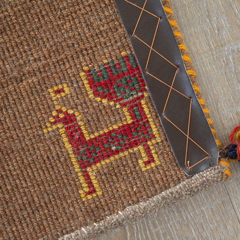 ギャッベ　ペルシャ手織り絨毯　座布団　44×39cm