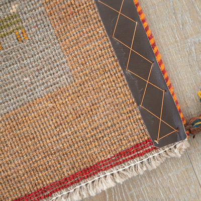 ギャッベ　ペルシャ手織り絨毯　座布団　43×41cm