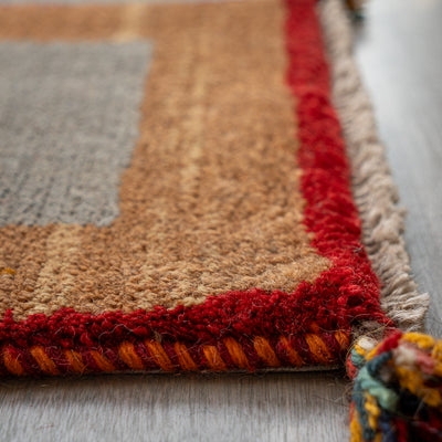 ギャッベ　ペルシャ手織り絨毯　座布団　43×41cm