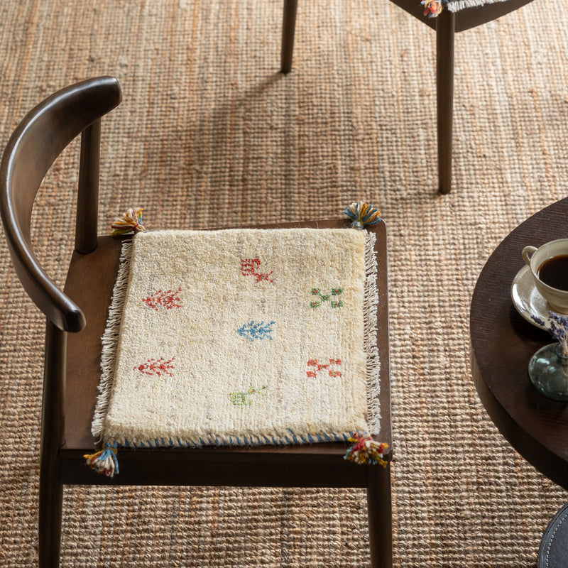 ギャッベ　ペルシャ手織り絨毯　座布団　43×36cm