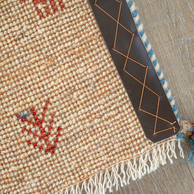 ギャッベ　ペルシャ手織り絨毯　座布団　43×36cm