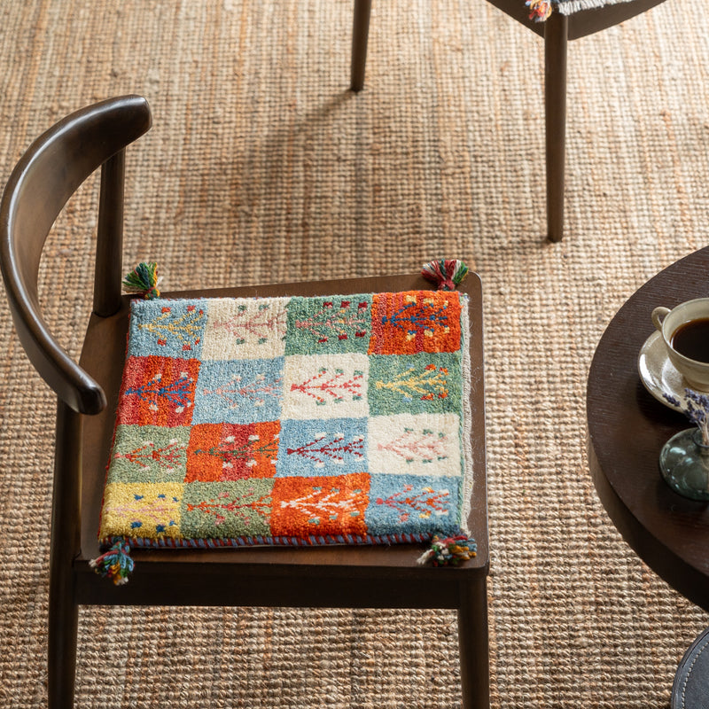 ギャッベ　ペルシャ手織り絨毯　座布団　40×41cm