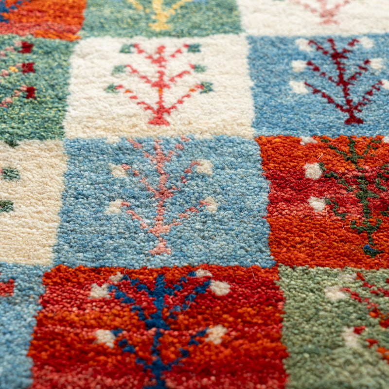 ギャッベ　ペルシャ手織り絨毯　座布団　40×41cm