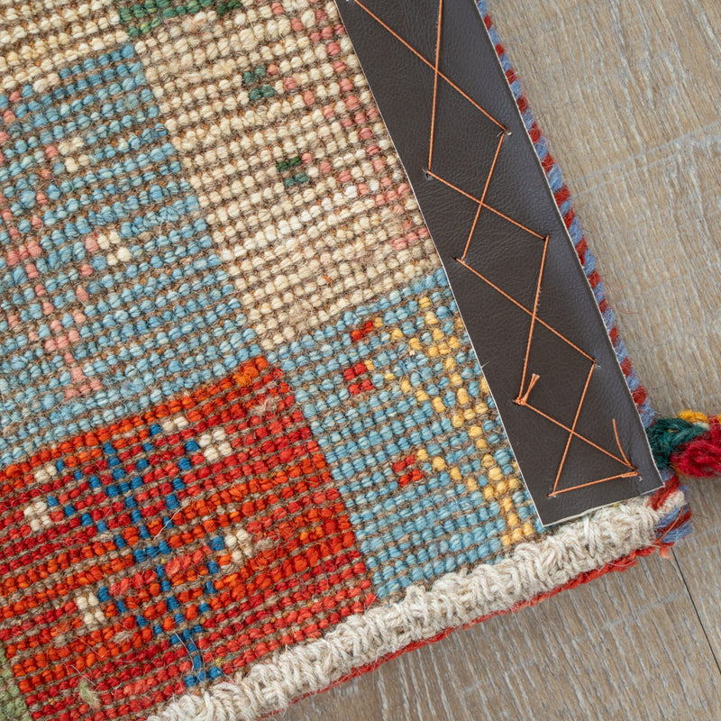 ギャッベ　ペルシャ手織り絨毯　座布団　40×41cm