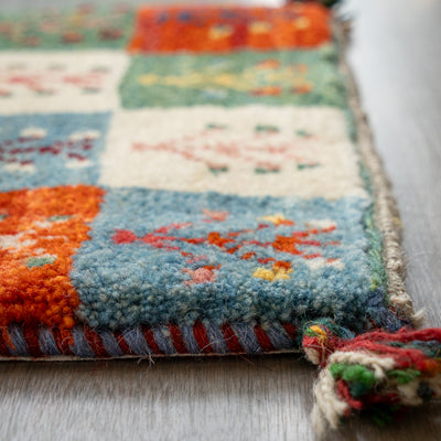 ギャッベ　ペルシャ手織り絨毯　座布団　40×41cm