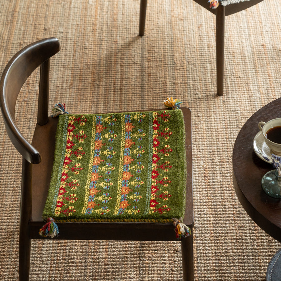 ペルシャ手織りギャッベ絨毯：リラックス空間を彩るオリジナルデザイン