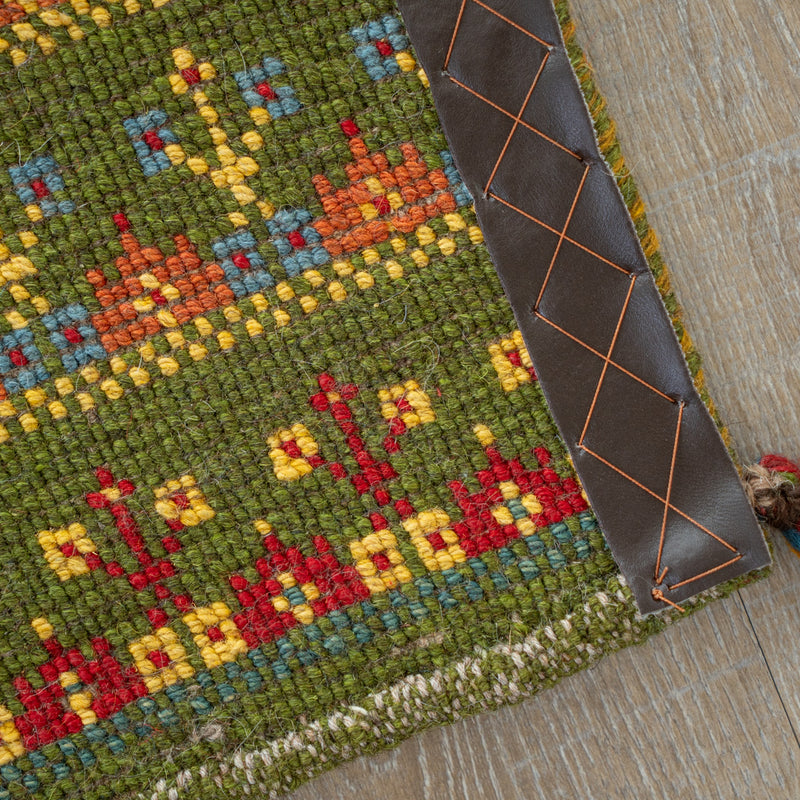 ギャッベ　ペルシャ手織り絨毯　座布団　44×38cm