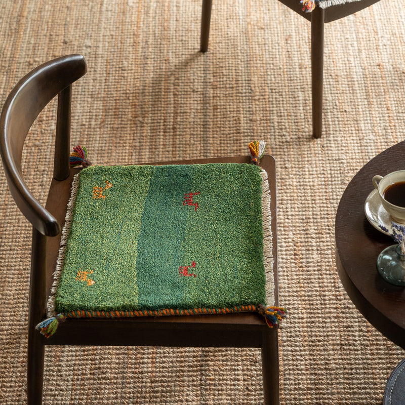 ギャッベ　ペルシャ手織り絨毯　座布団　42×40cm