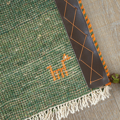 ギャッベ　ペルシャ手織り絨毯　座布団　42×40cm