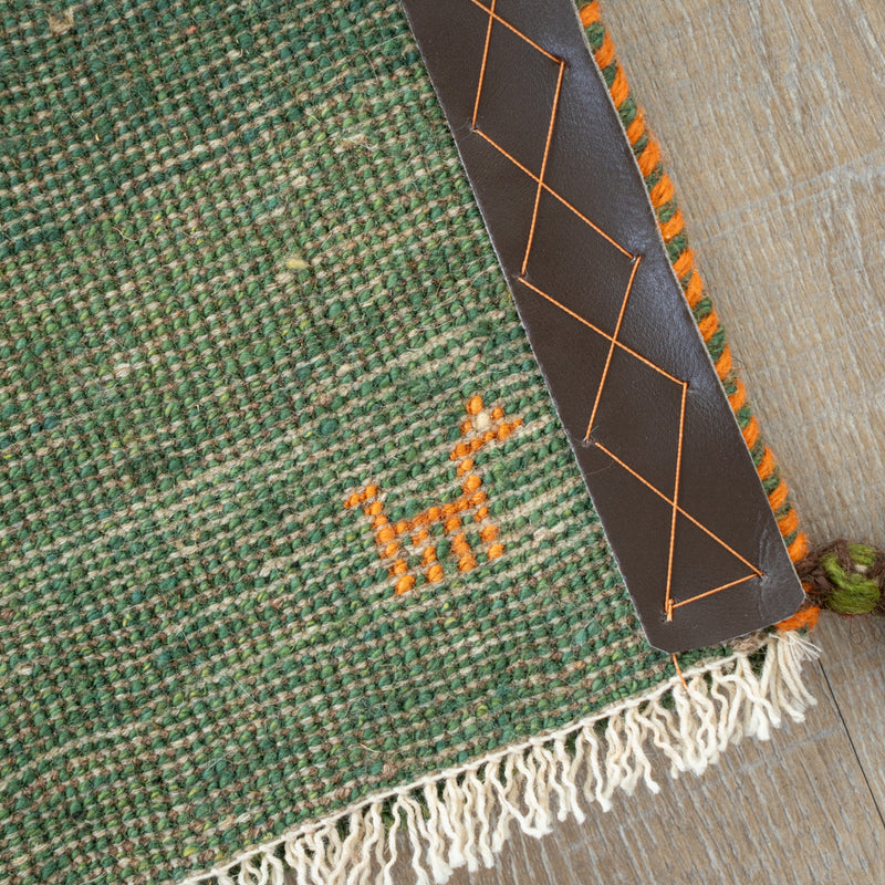 ギャッベ　ペルシャ手織り絨毯　座布団　42×40cm