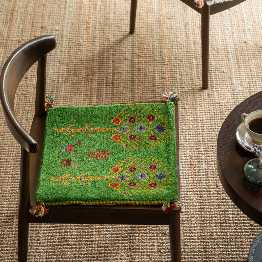 ペルシャ手織りギャッベ絨毯：リラックス空間を彩るオリジナルデザイン