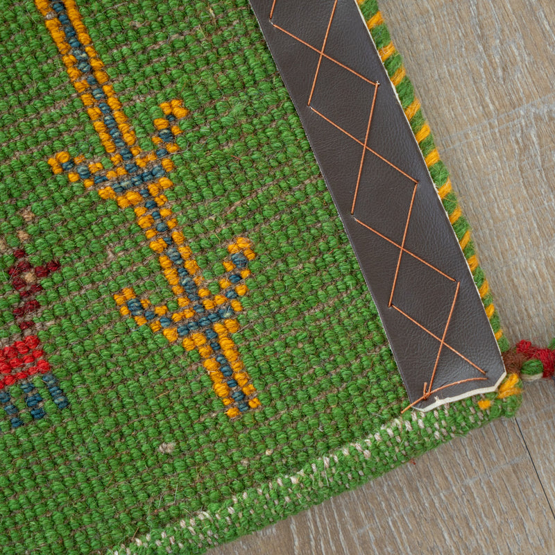 ギャッベ　ペルシャ手織り絨毯　座布団　43×41cm