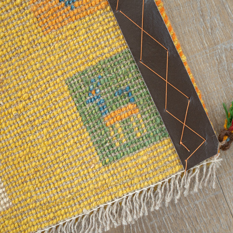 ギャッベ　ペルシャ手織り絨毯　座布団　45×43cm