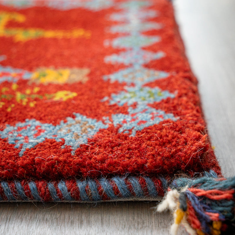 ギャッベ　ペルシャ手織り絨毯　座布団　44×43cm