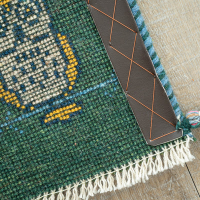 ギャッベ　ペルシャ手織り絨毯　座布団　41×39cm