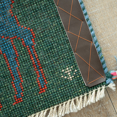ギャッベ　ペルシャ手織り絨毯　座布団　39×41cm