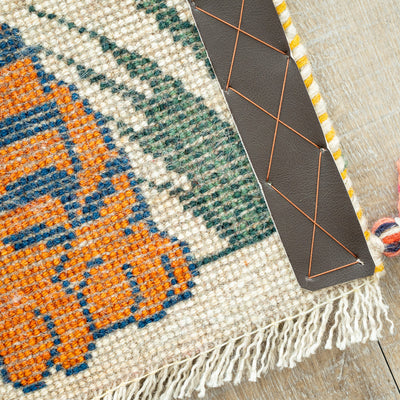 ギャッベ　ペルシャ手織り絨毯　座布団　41×42cm