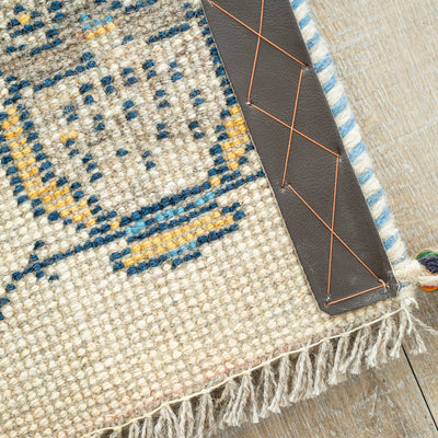 ギャッベ　ペルシャ手織り絨毯　座布団　39×41cm