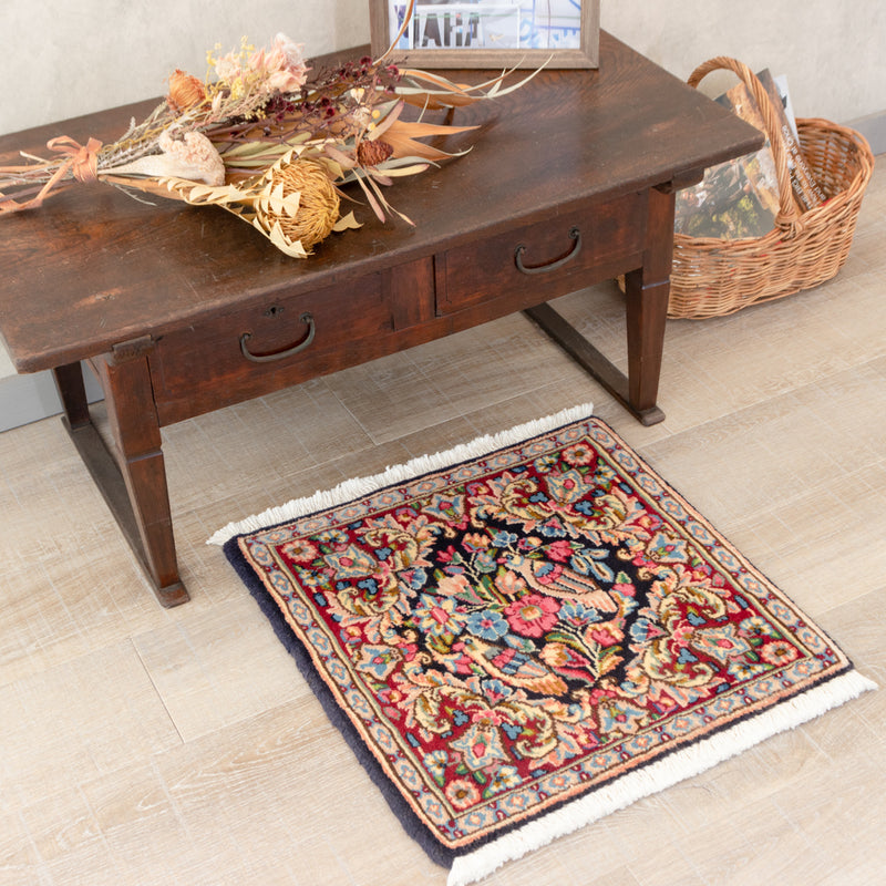 ペルシャ絨毯（手織り）　約40×40cm