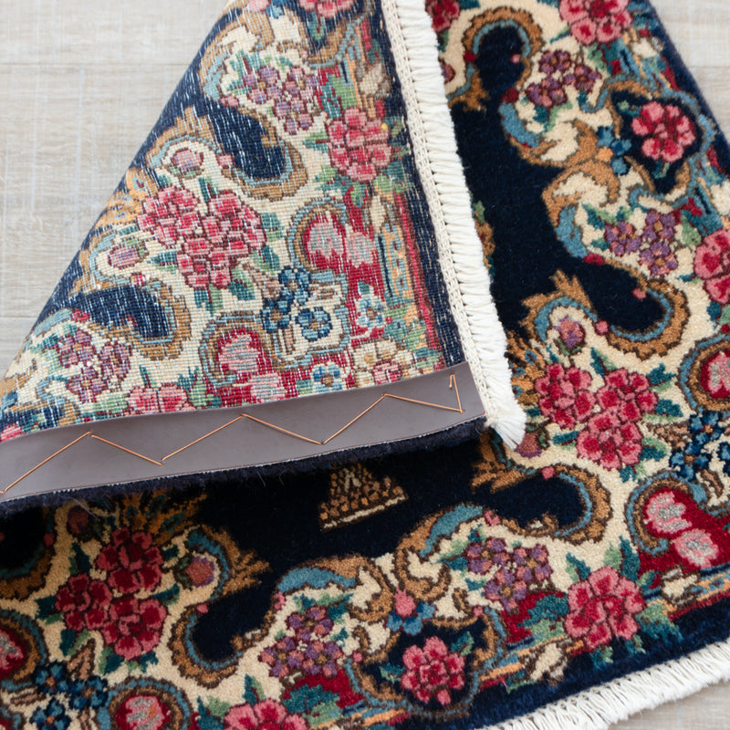 ペルシャ絨毯（手織り）　約40×40cm