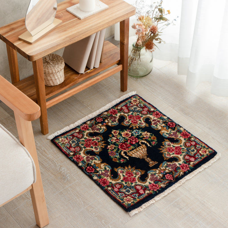 ペルシャ絨毯（手織り）　約40×40cm